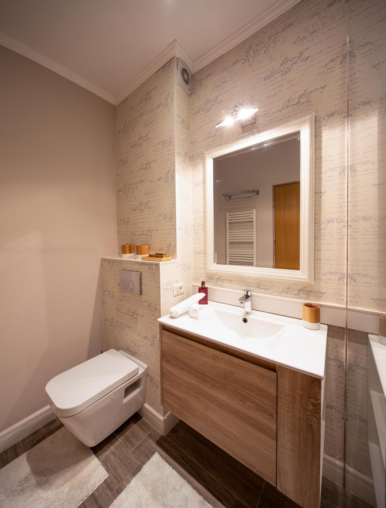 Stylish Condo - Parking And Balcony Клуж-Напока Екстериор снимка
