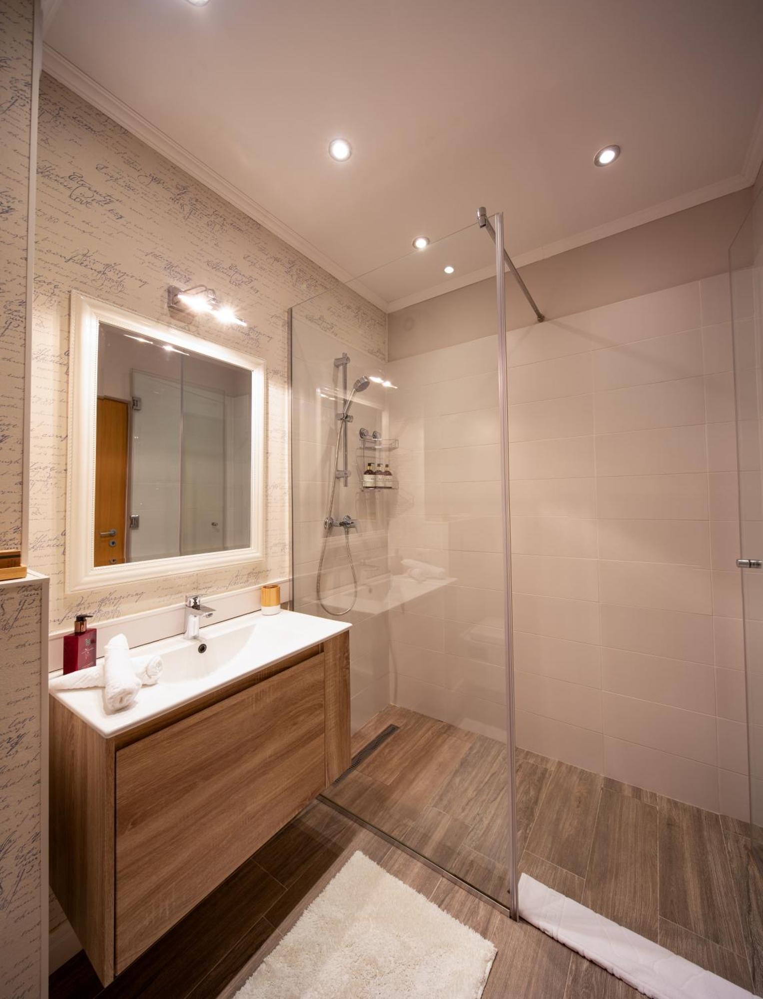 Stylish Condo - Parking And Balcony Клуж-Напока Екстериор снимка