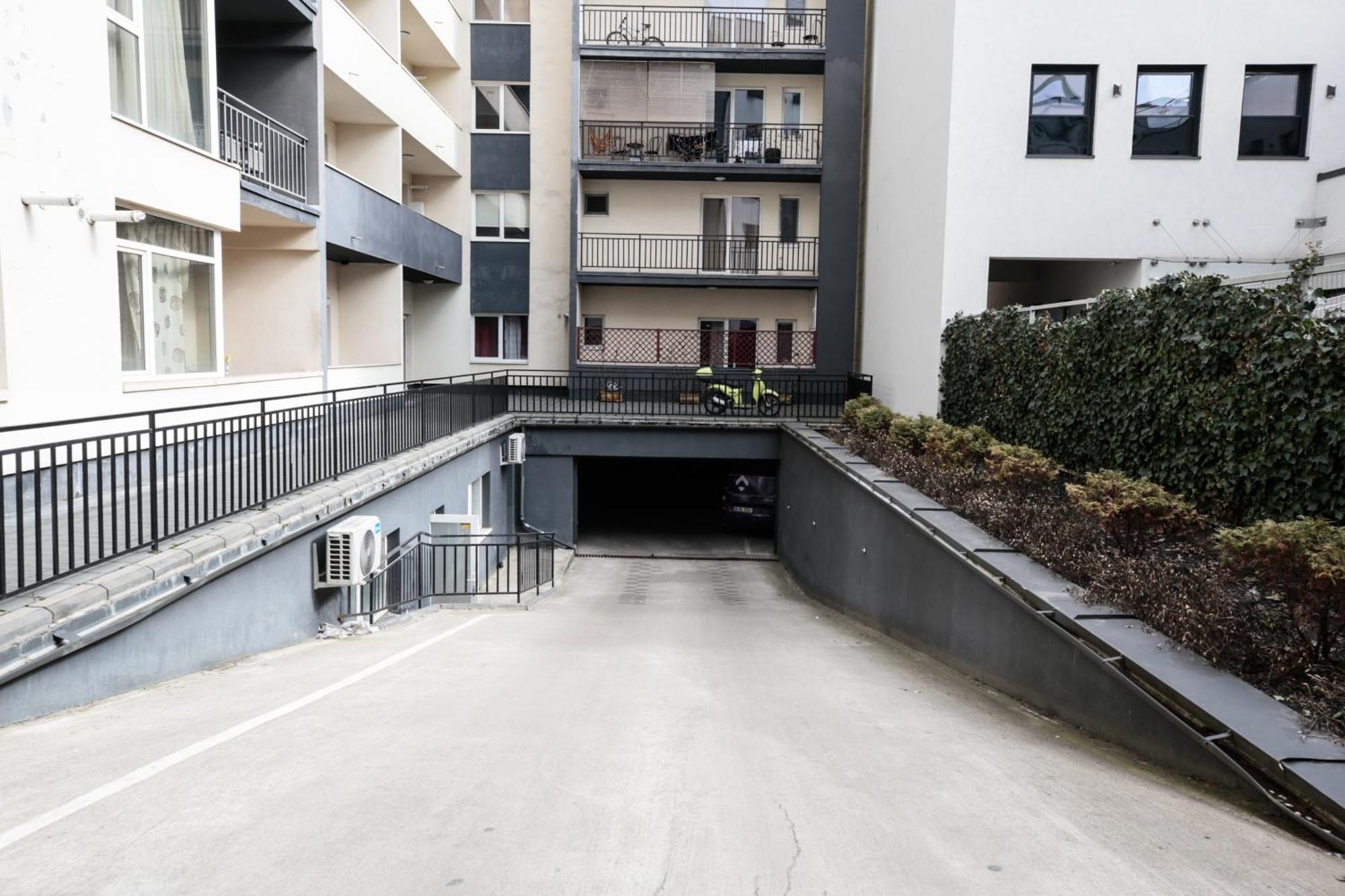 Stylish Condo - Parking And Balcony Клуж-Напока Екстериор снимка